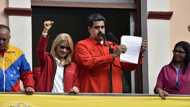 FOTO: Maduro rompe relaciones con EE.UU.: 