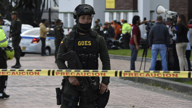 FOTO: Sube a 21 la cifra de muertos por un coche bomba en Bogotá