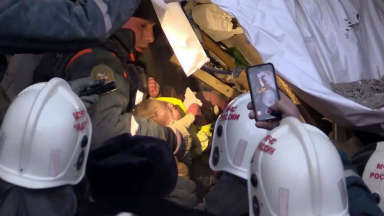 AUDIO: Rescatan vivo a bebé del edificio que se derrumbó en Rusia