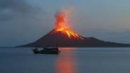 La impresionante erupción del volcán Anak Krakatoa