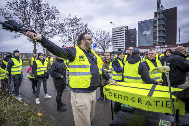 FOTO: Chalecos amarillos marcharán en Francia