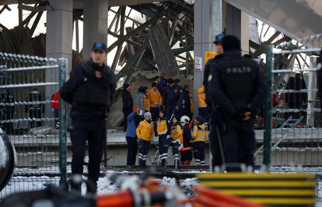 FOTO: Nueve muertos y 47 heridos en accidente de tren en Turquía