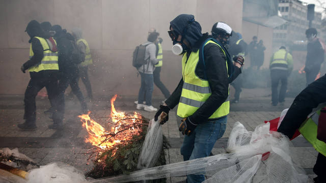 Macron anunció la emergencia económica y social en Francia
