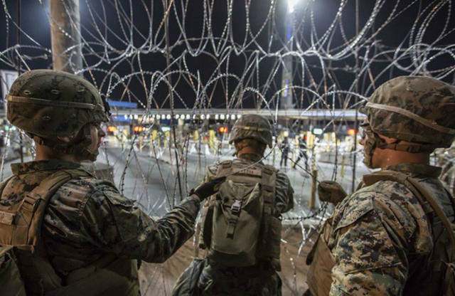 FOTO: Trump pone alambres de púas en la frontera con México