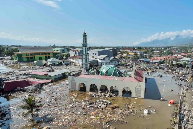 Dramáticas fotos del tsunami en Indonesia: 844 muertos