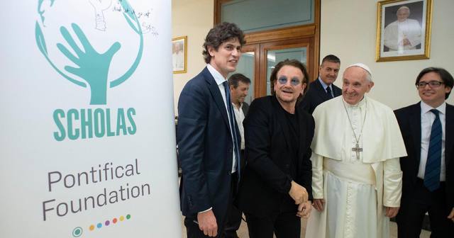 FOTO: Lousteau, Bono y Bergoglio, juntos en el Vaticano.