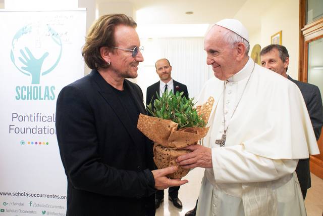 FOTO: Bono y Francisco, en el Vaticano.