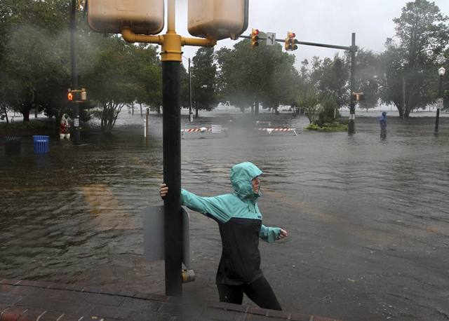 FOTO: El huracán Florence ya se cobró cinco víctimas