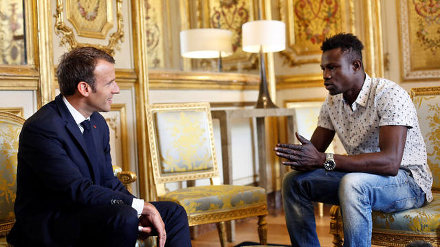 Macron recibió al héroe que trepó para salvar a un niño