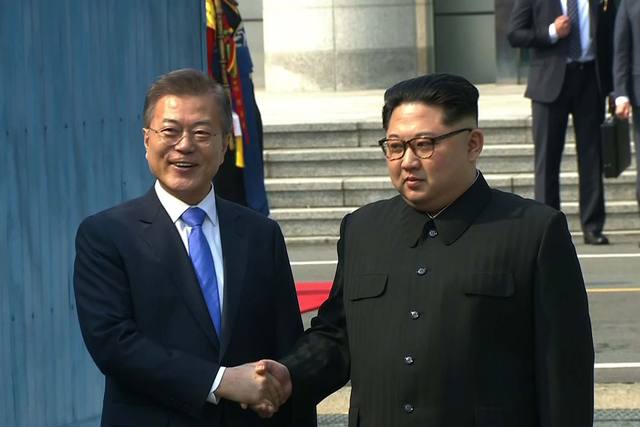 FOTO: Histórico encuentro entre los líderes de las dos Coreas