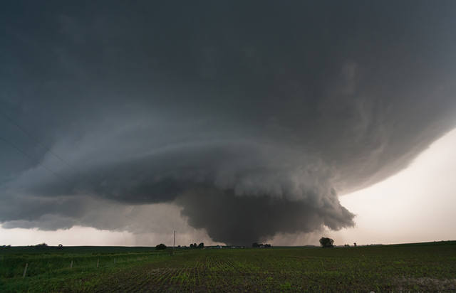 FOTO: Dramáticas imágenes de un súper tornado en Estados Unidos