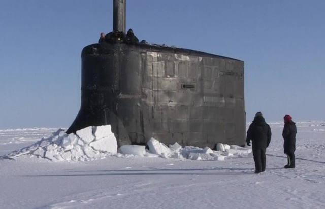 Submarino rompe hielo