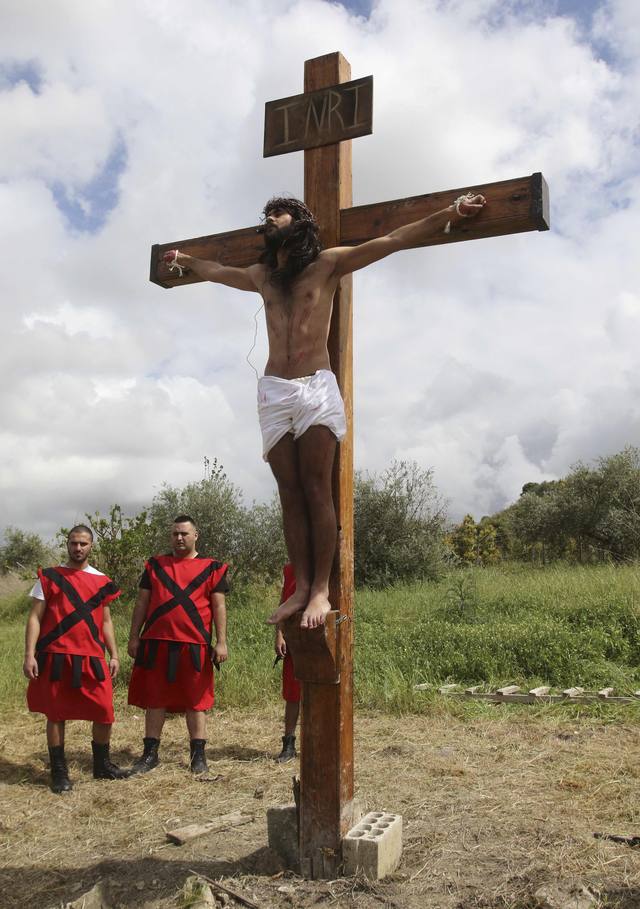 Las sangrientas crucifixiones del Viernes Santo en Filipinas