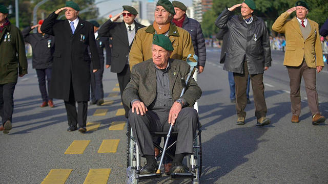 Aldo Rico participó del desfile militar en Palermo