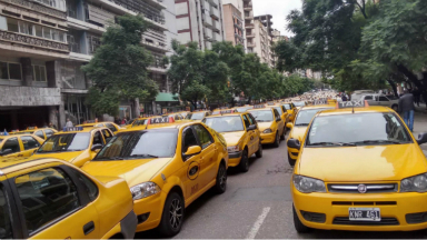 Los peones de taxis se pliegan al paro