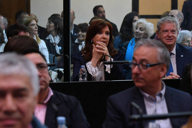 FOTO: El juicio oral a Cristina Fernández continuará el lunes
