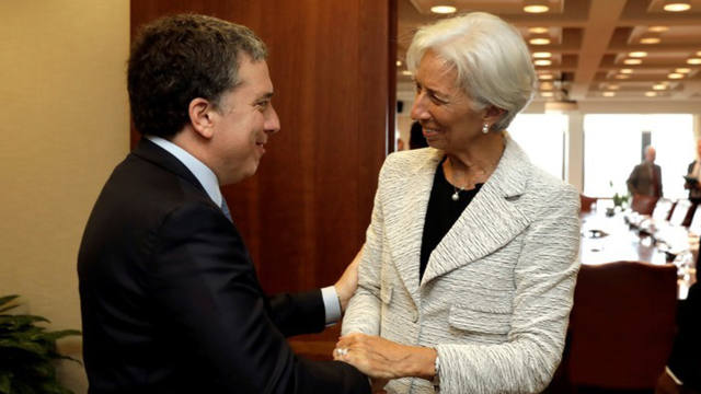 FOTO: Dujovne con Christine Lagarde, presidenta del FMI