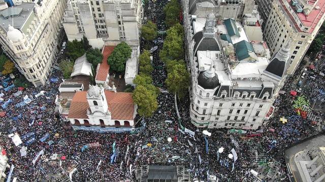Las fotos del paro convocado por Camioneros y la CTA