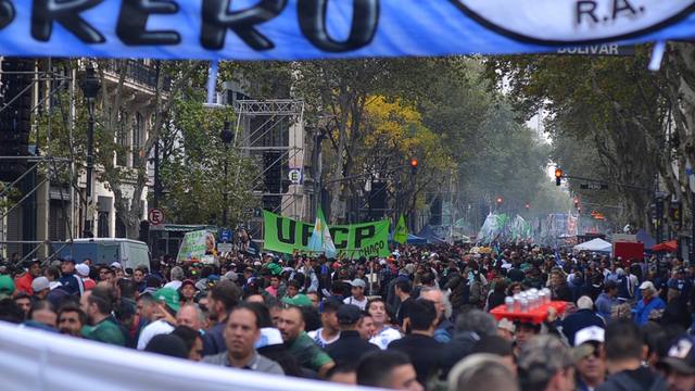 Las fotos del paro convocado por Camioneros y la CTA