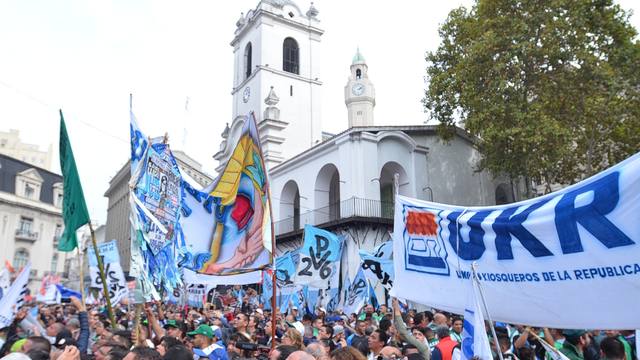 Las fotos del paro convocado por Camioneros y la CTA