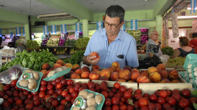 AUDIO: ¿Por qué no hay frutas y verduras en los precios esenciales?