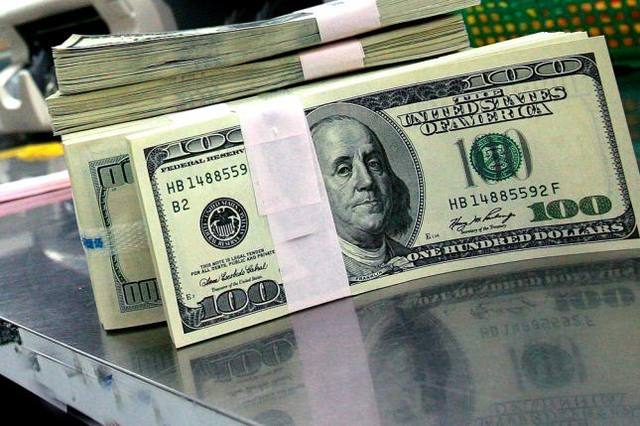 FOTO: El dólar subió 50 centavos y cerró a $44,40
