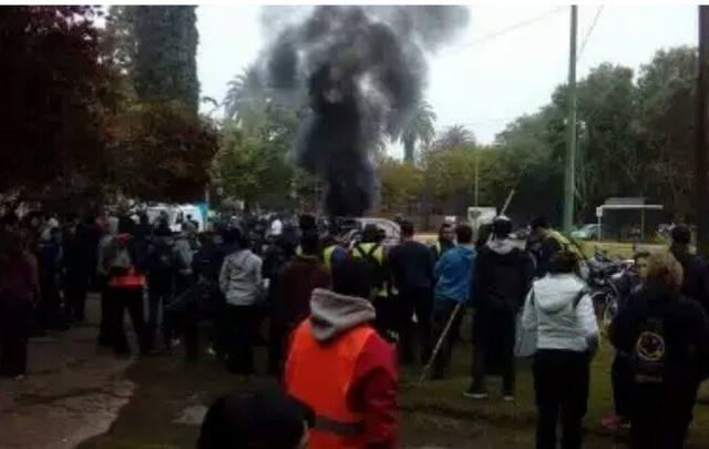 Protesta por despidos en TecnoSport Foto: @vidasindical