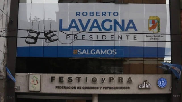 Medias y sandalias, símbolo de la campaña de Lavagna