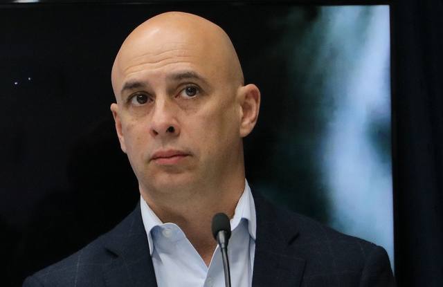 El bochorno se cobró la primera víctima política, Ocampo.