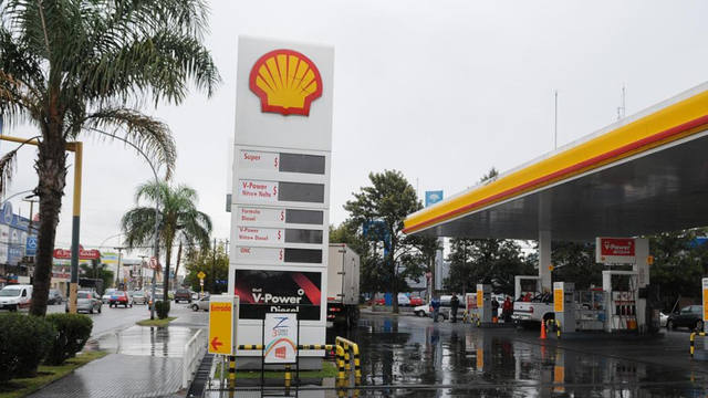 FOTO: Shell se suma a la decisión de YPF y baja sus naftas