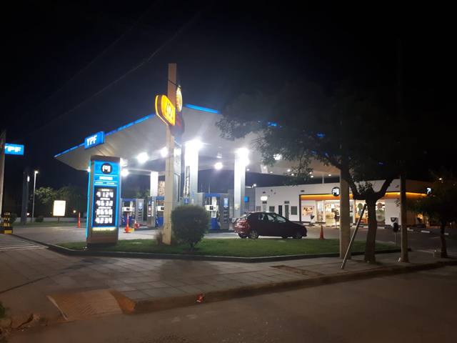 FOTO: YPF baja sus naftas: la súper, a $41,2 en Córdoba