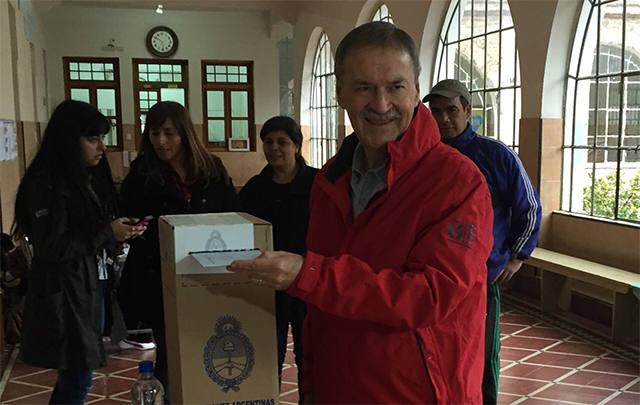 Schiaretti votó a las 10.30 en el Instituto Villada.