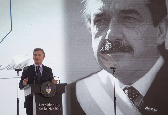 En el homenaje a Alfonsín, Macri pidió una “Argentina unida”