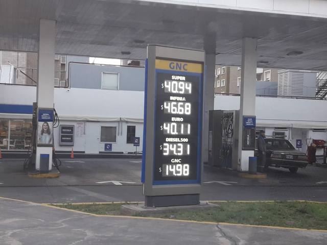 FOTO: YPF volvió a aumentar las naftas: la súper roza los $41