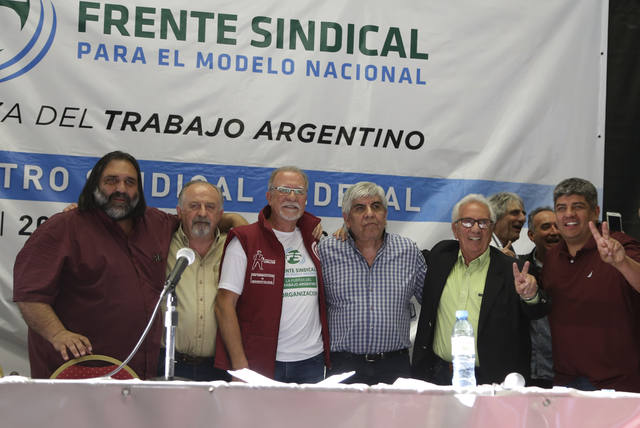 Baradel, Yasky, Plaini y Recalde, con Hugo y Pablo Moyano.