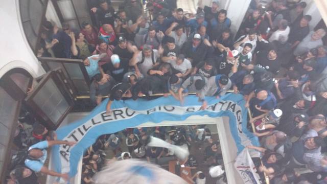 FOTO: Protesta de trabajadores de Astilleros Río Santiago