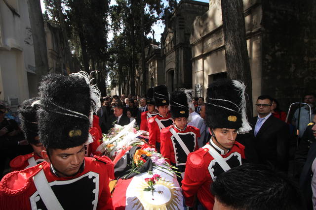 Los restos de De la Sota ya descansan en un panteón familiar