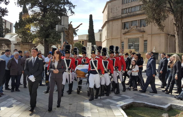 Los restos de De la Sota ya descansan en un panteón familiar