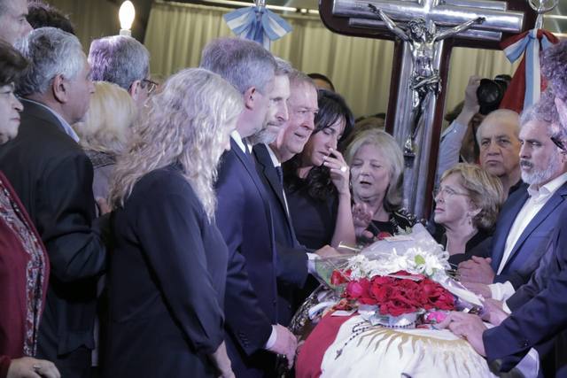 Los restos de De la Sota ya descansan en un panteón familiar