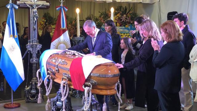 FOTO: Los restos de De la Sota ya descansan en un panteón familiar