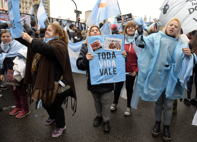 Marchas en todo el país a favor y en contra del aborto
