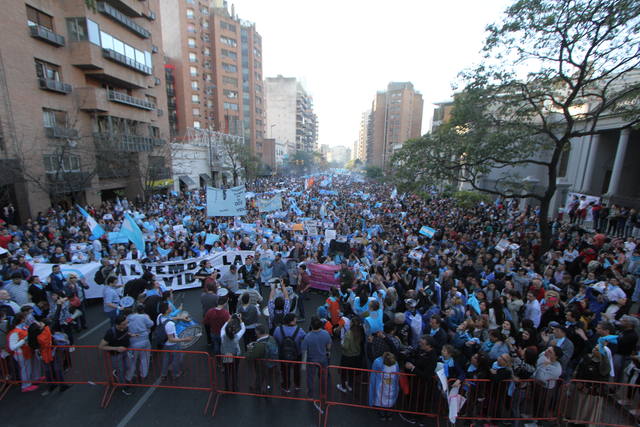 Miles de personas marcharon contra el aborto en Córdoba.