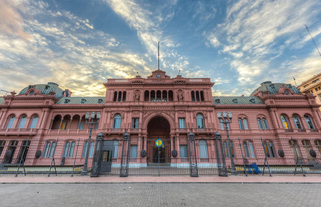 Detuvieron a un periodista acreditado en Casa de Gobierno