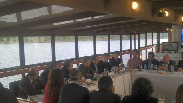 FOTO: Macri se reunió con la mesa de Turismo en Bariloche