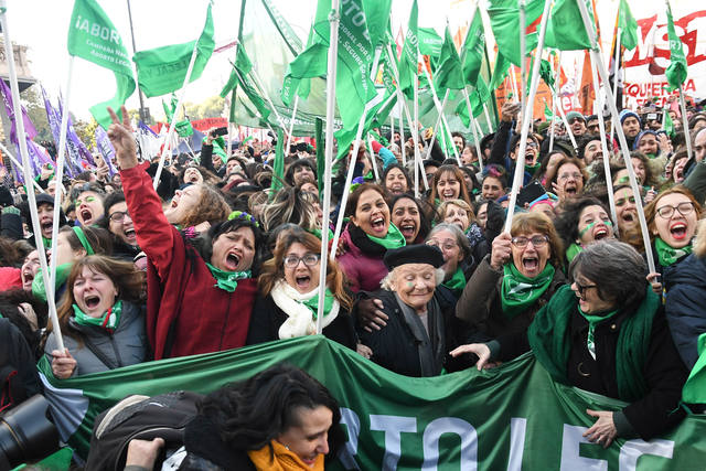 FOTO: Una multitud festejó la media sanción del aborto legal