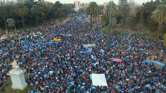 Multitudinaria marcha contra el aborto en Mendoza.