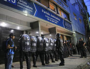 Policías se apostaron en la puerta de la sede del PJ.
