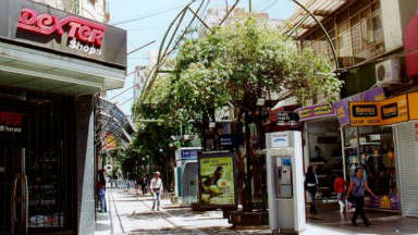 Los comercios están obligados a recibir las tarjetas