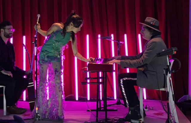 Charly García tocó en el debut musical de Brenda Asnicar