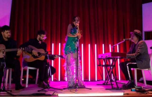 Charly García tocó en el debut musical de Brenda Asnicar